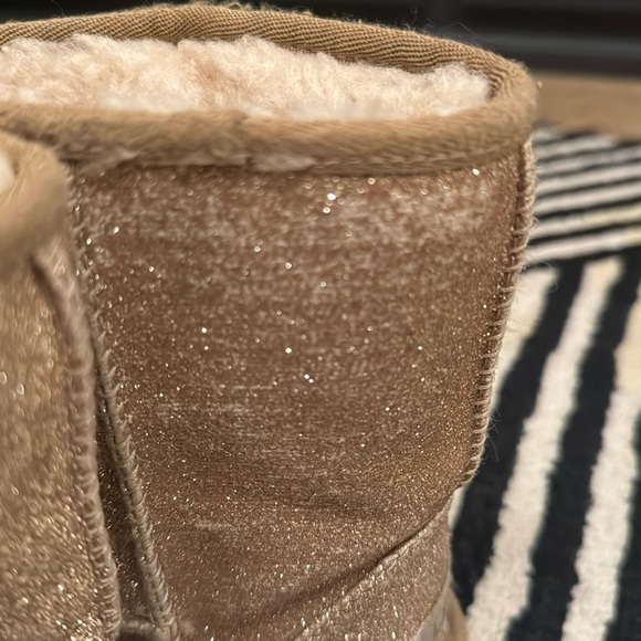 UGG Australia Classic Short II Glitter Sparkle Girls Boots Gold Size 13 - Picture 9 of 9